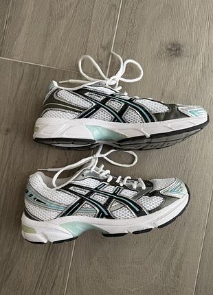 Кроссовки asics