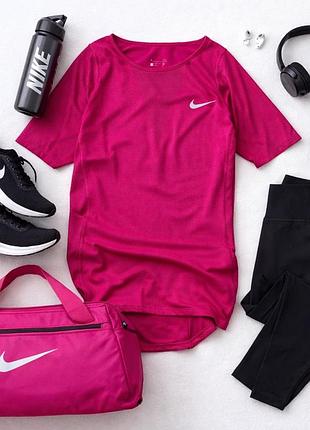 Рожева футболка nike 5