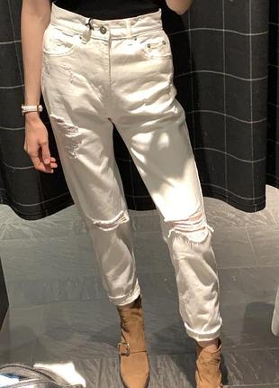 Джинсы pull&bear 32 р, s, xs, xxs, белые, высокая средняя посадка, завышенная талия, рваные, mom