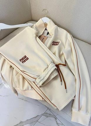 Новий спортивний костюм miu miu