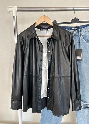 Чорна сорочка з еко-шкіри marks&spencer 🖤