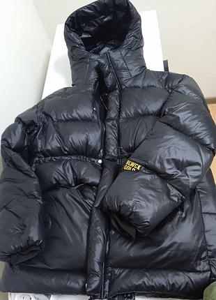 Продам весняну куртку. стан ідеальний. фікусується на талії. відправляю по передоплаті.