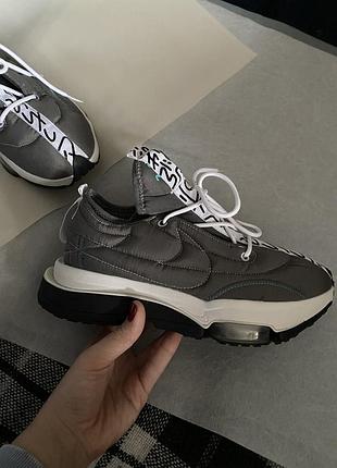 Кросівки nike у сірому кольорі