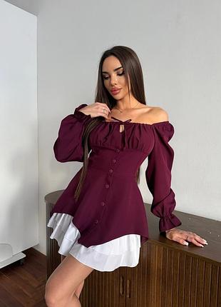 Изысканное приталенное женское платье с баской и воланами