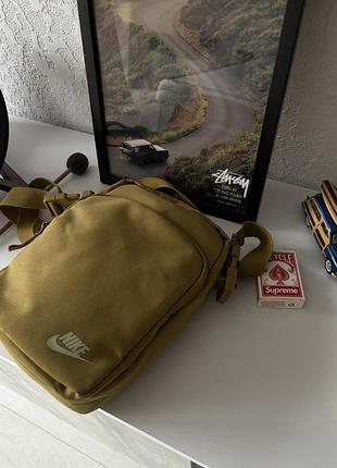Месенджер nike haritage