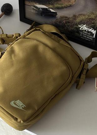 Месенджер nike haritage 4