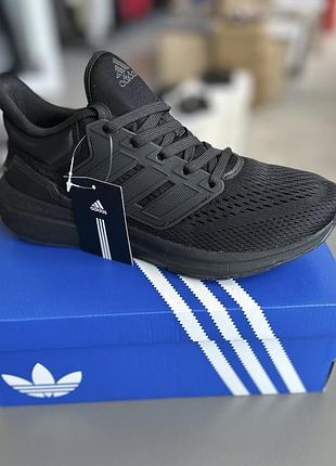 Чоловічі кросівки adidas.