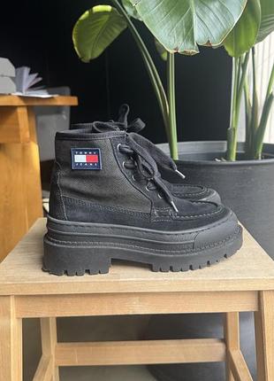 Осінні /весняні черевики tommy hilfiger (б/в; стан ідеальний)