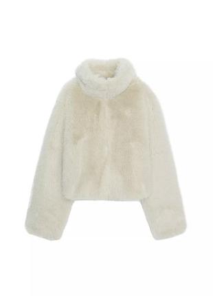 Шубка від zara.молочний колір.