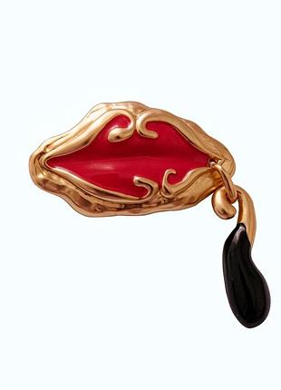 Сюрреалистичная брошка губы schiaparelli