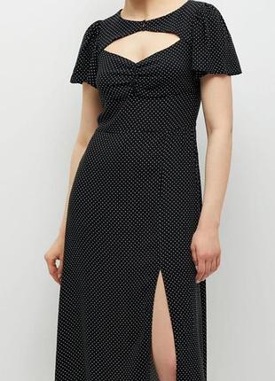Женское платье zara с мелким горошком, приталенное, вискоза, размер l (может подойти на m), высокий разрез