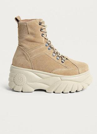 Urban outfitters chunky boots бежеві на платформі