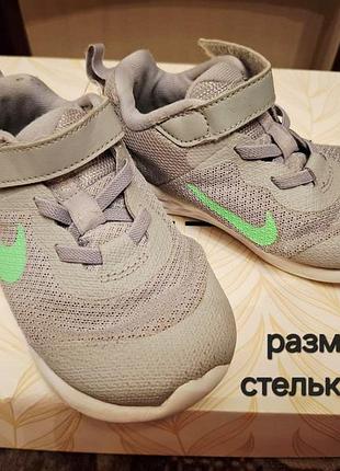 Фирменные очень легкие и комфортные кроссовки