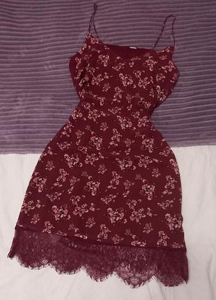 Платье с кружевом цветочное