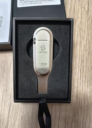 Usb-накопитель (флешка) производства jdtdc, модель jd drive.