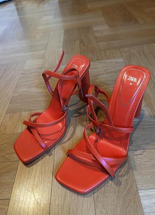 Босоніжки zara