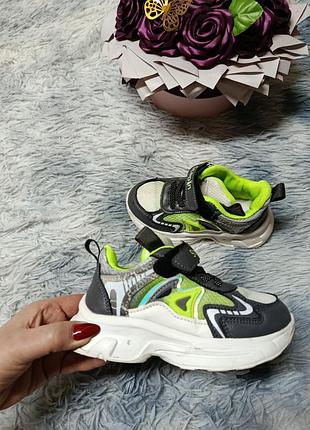 Легкие кроссовки крассовки мальчику 28 р (17,5 см)