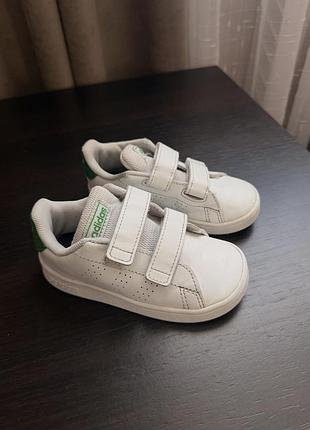Продаються кросівки дитячі фірми adidas