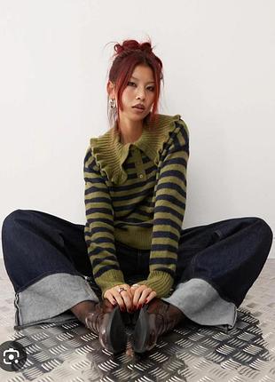 Свитер воротником