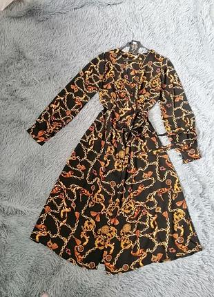 Сукня довгі рукав довжина трохи нижче коліна на запах за розміром підійде на с