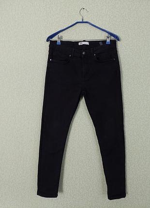 Мужские джинсы zara черного цвета