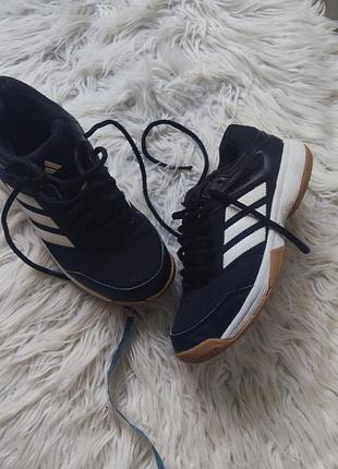Кроссовки adidas размер 35, стелька 22 см