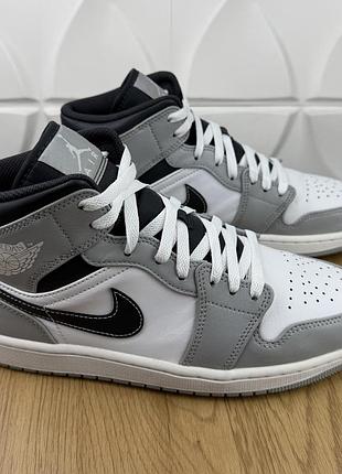 Оригінальні шкіряні кросівки nike air jordan 1 mid
