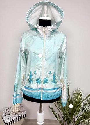 Женская ветровка hollister с капюшоном и пляжным принтом