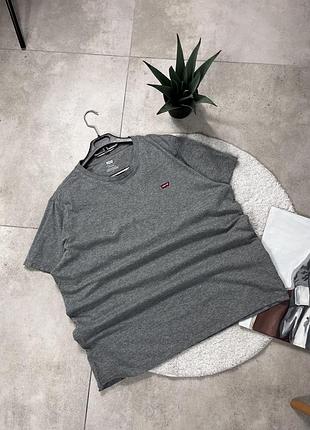 Футболка від levi’s