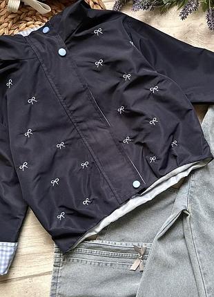 Вітровка на дівчинку