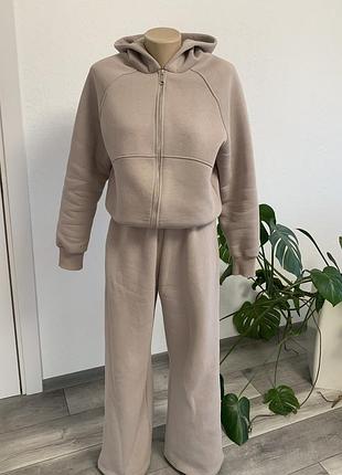 Жіночий костюм