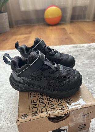 Класні зручні кросівки nike 22 розмір