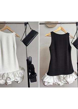 Сукня з шортами та воланами