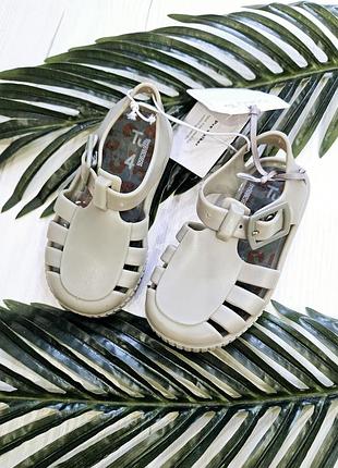 Босоніжки для хлопчика розмір 19-20, tu, англія, гумові сандалі для малюка