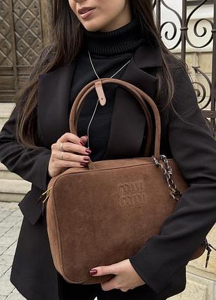 Сумка миу míu chocolate suede beau top-handle bag
