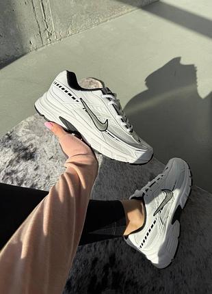 Женские кроссовки nike initiator white silver black найк белого с серебристым и черным цветов