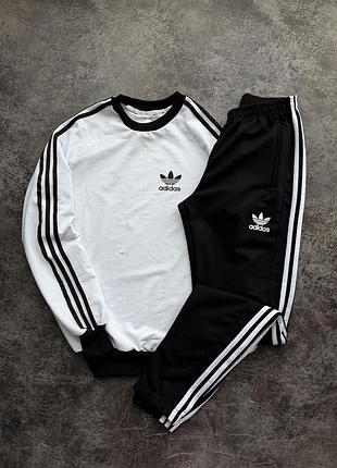 Спортивный костюм adidas
