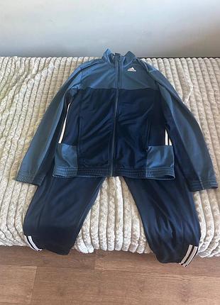 Продам костюм adidas