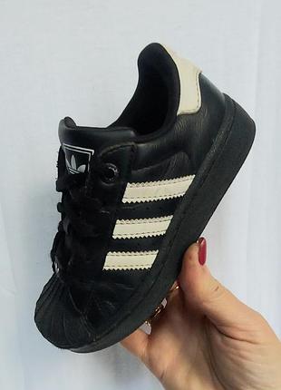 Дітячі кросівки adidas   шкіряні для хлопчиків або дівчаток