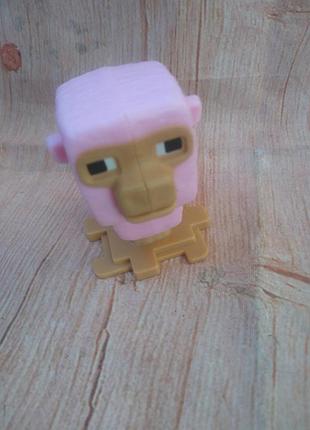 Фигурка розовой овцы из игры minecraft