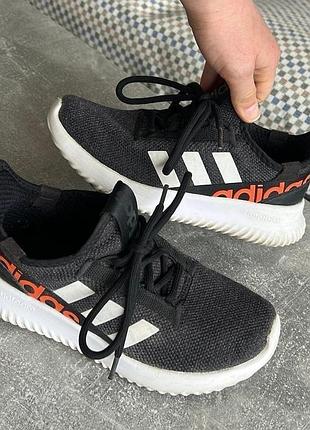 Кросівки adidas на хлопчика розмір 33