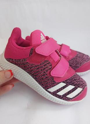 Дітячі.оригінальні . кросівки adidas. розмір 24 устілка 15см