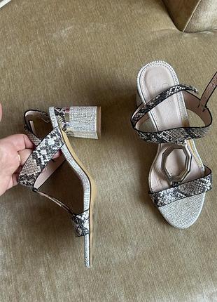 Босоножки moda  in pelle