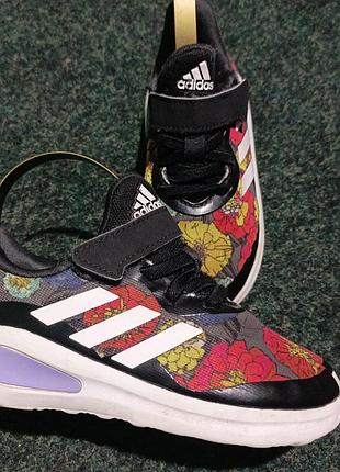 Дитячі кросівки adidas 25,5p