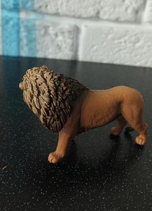 Schleich лев. 2