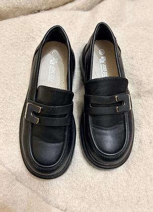 Лофери в ідеальному стані для дівчинки