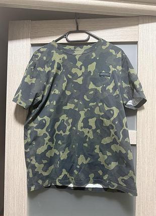Продам мужскую футболку hugo boss