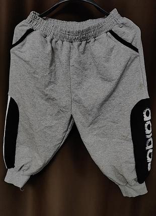 Бриджи мужские adidas.размер 50.52.цвет серый с черным.ткань трикотаж.