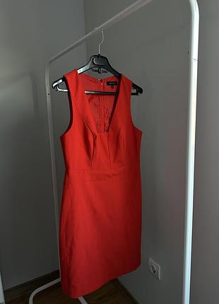 Яскрава сукня