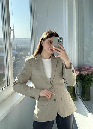 Пісчаний піджак з чоловічого плеча 1+1=3